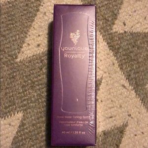 Younique rose water toning spritz